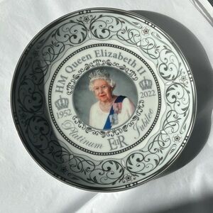 Queen Elizabeth II Platinum Jubilee Commemorative Plate